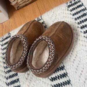 Used Toddler Tasman Uggs! Size 6c